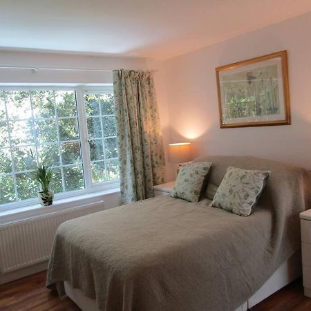 סנט אוסטל Lovely Spacious Cottage Near The Coast מראה חיצוני תמונה