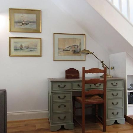 סנט אוסטל Lovely Spacious Cottage Near The Coast מראה חיצוני תמונה