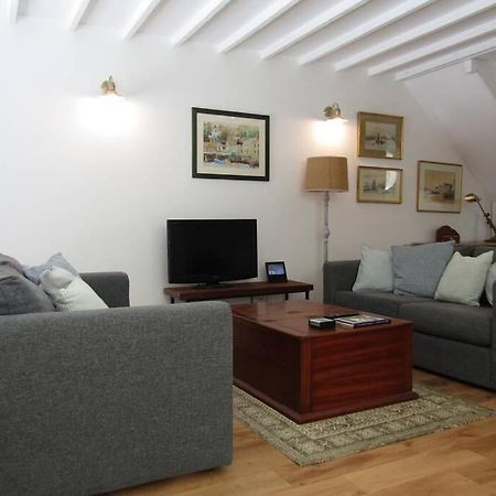 סנט אוסטל Lovely Spacious Cottage Near The Coast מראה חיצוני תמונה