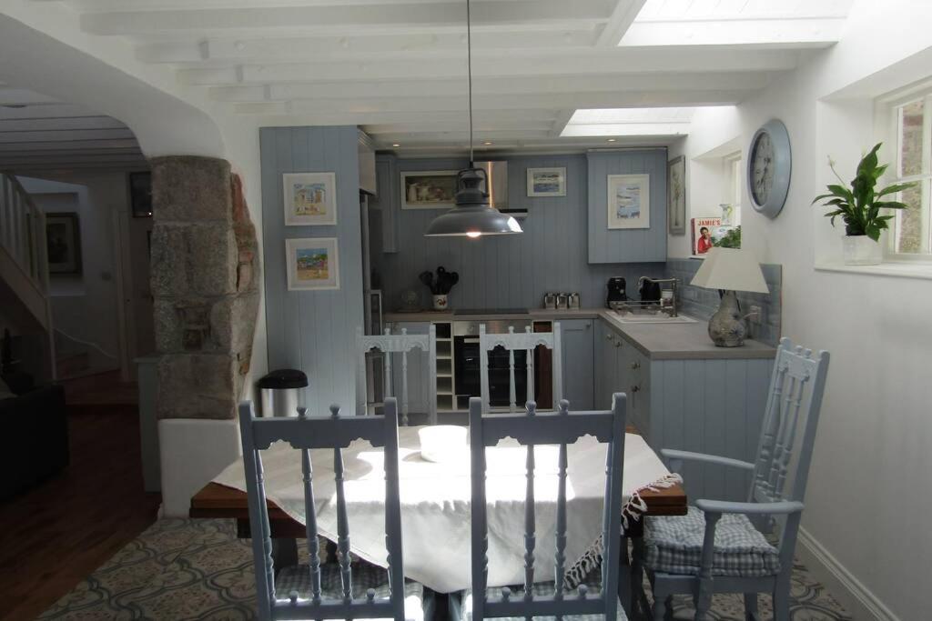 סנט אוסטל Lovely Spacious Cottage Near The Coast מראה חיצוני תמונה