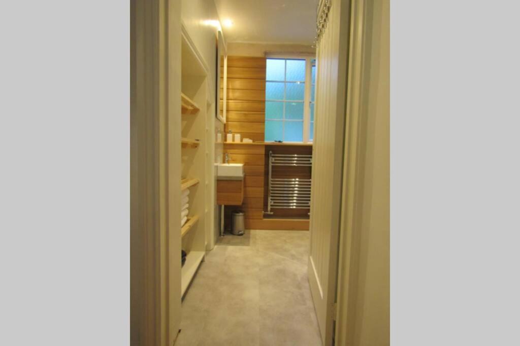 סנט אוסטל Lovely Spacious Cottage Near The Coast מראה חיצוני תמונה
