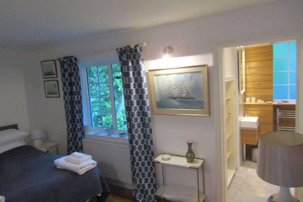 סנט אוסטל Lovely Spacious Cottage Near The Coast מראה חיצוני תמונה