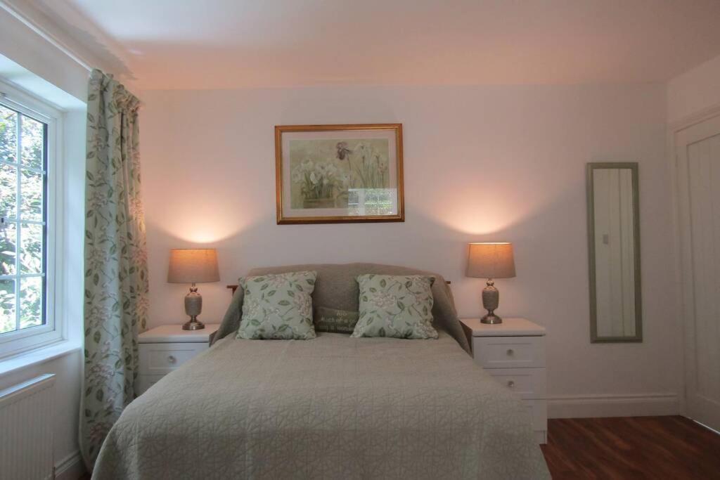 סנט אוסטל Lovely Spacious Cottage Near The Coast מראה חיצוני תמונה