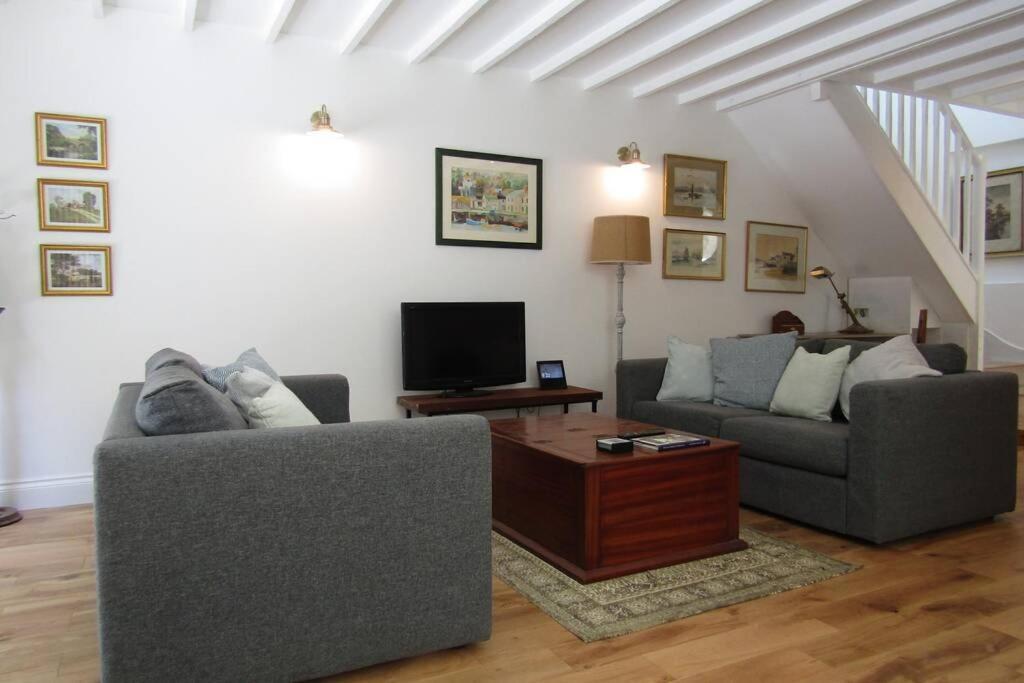 סנט אוסטל Lovely Spacious Cottage Near The Coast מראה חיצוני תמונה